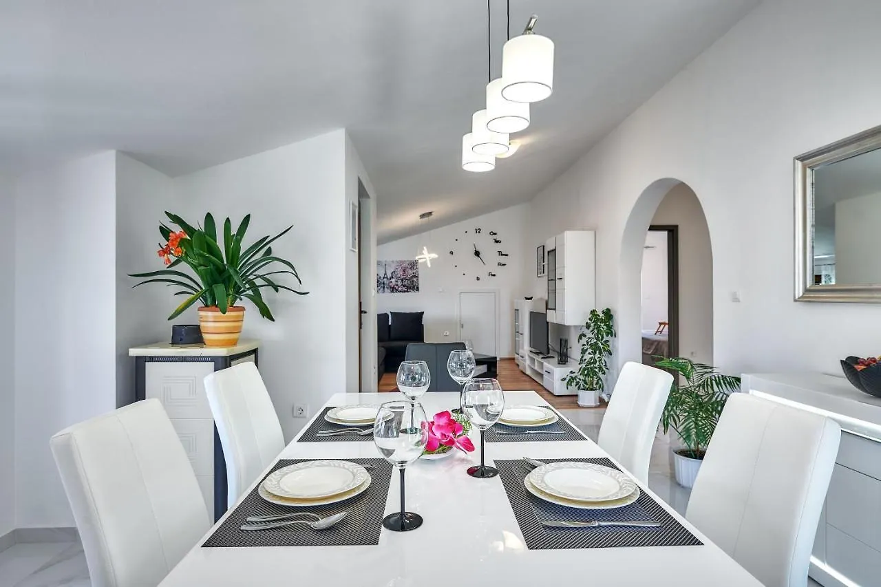 Apartment New Apartman Luma Pula City Center